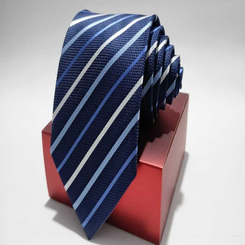 Gravata azul em tons