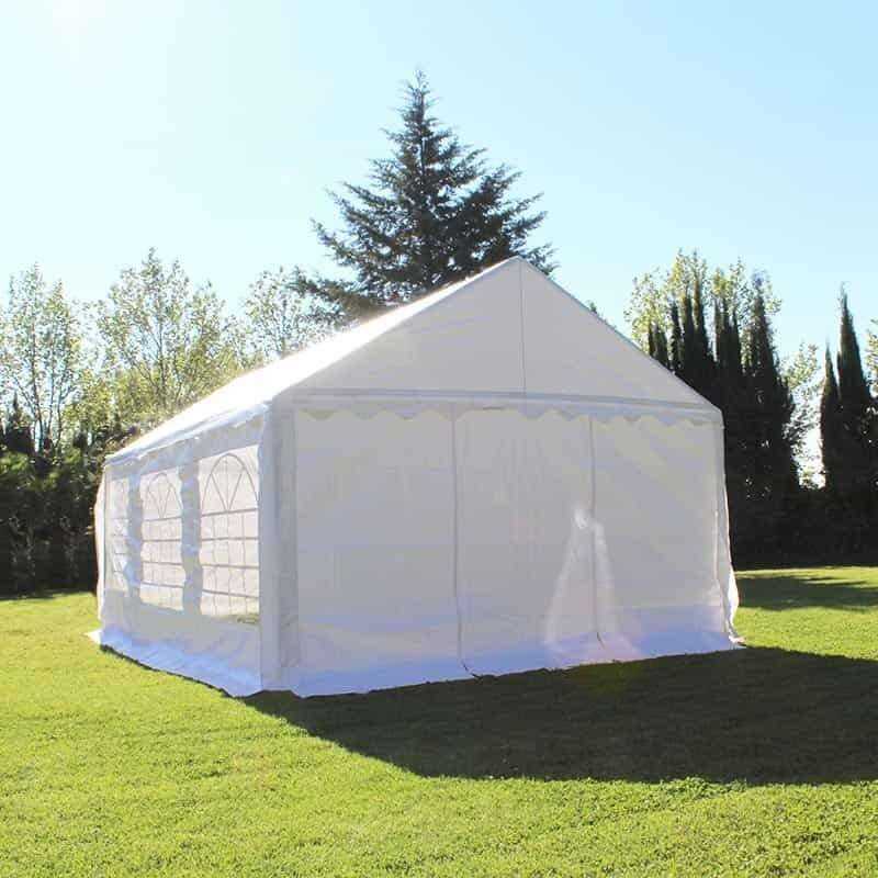 Tenda grande e branca