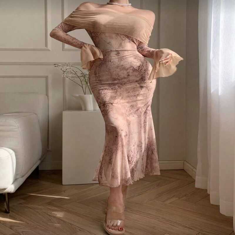 Vestido em tom nude estam