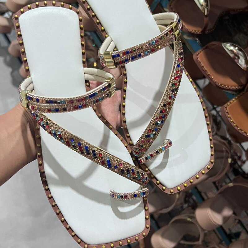 Sandálias rasteiras com ..